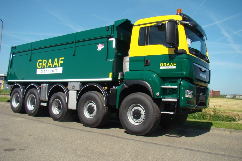 De-Graaf-Transport-BV-Achterover-kipper-voor-asfalttransport-op-MAN-10x8-1
