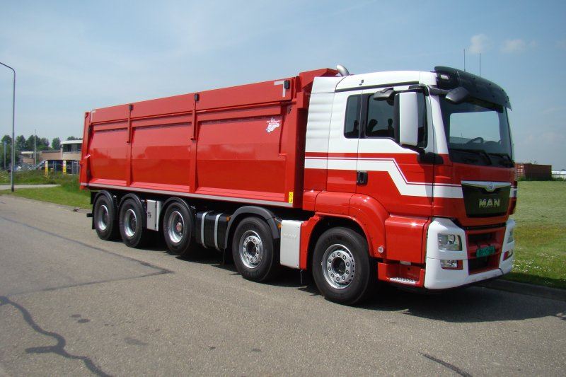 Helmer-Transport=BV-MAN-10x4-met-achterover-asfaltkipper-1
