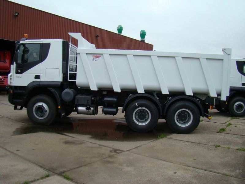Iveco-6x4-PK-Trucks-1