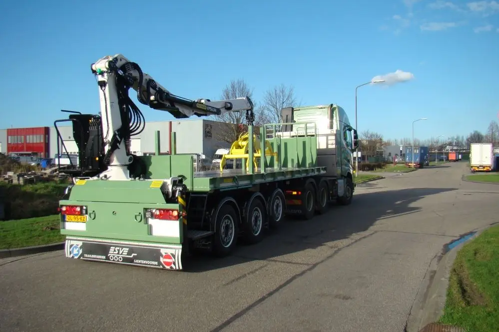 Lodder-BV-Esve-trailer-met-Epsilon-Q200Z95TR-autolaadkraan-3