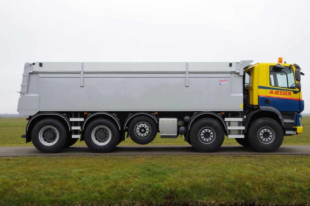 Maessen-Recycling-BV-Venray-Daf-10x4-met-achterover-asfalt-kipper-2