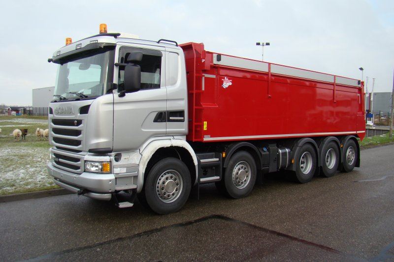 Mus-Transport-BV-Scania-10x4-met-Achterover-asfalt-kipper-2