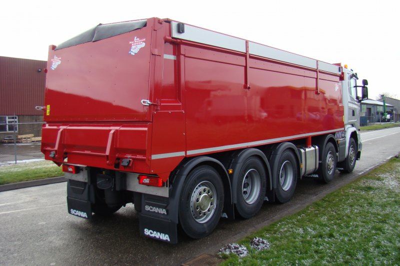 Mus-Transport-BV-Scania-10x4-met-Achterover-asfalt-kipper-3