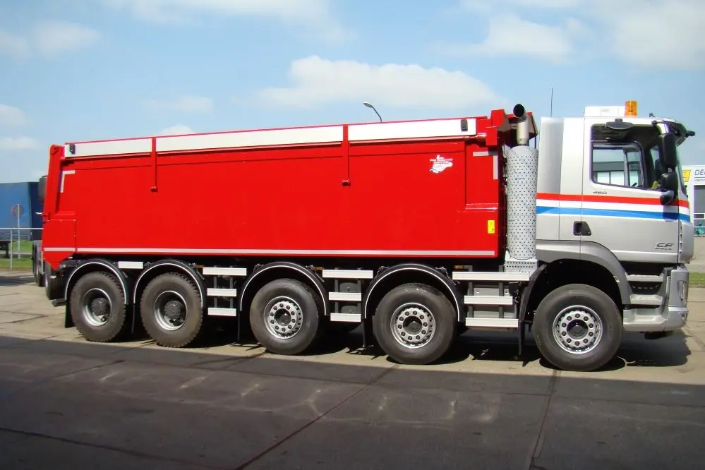 Mus-Transport-Ginaf-10x4-met-Ruizeveld-achterover-asfalt-kipper-4
