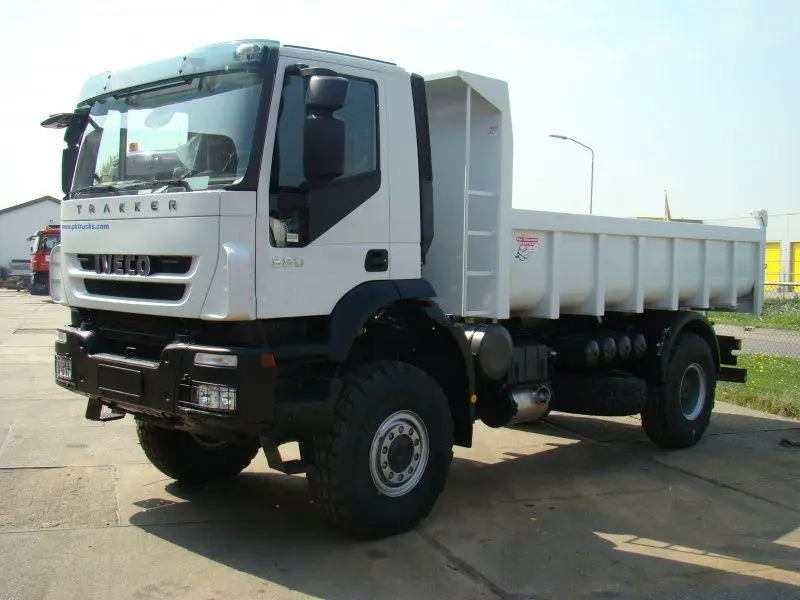 PK-Trucks-Iveco-4x4-export-1