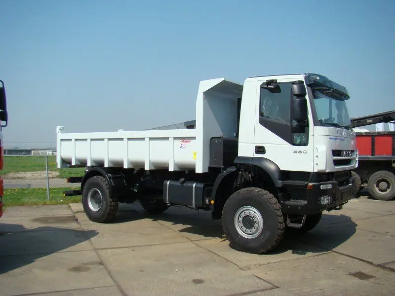PK-Trucks-Iveco-4x4-export-2