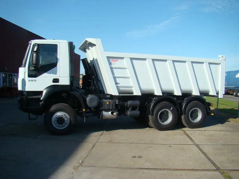 PK-Trucks-Iveco-6x6-Export-1