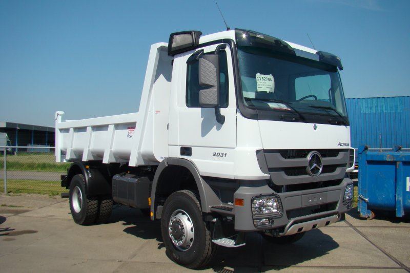 PK-Trucks-Mercedes-4x4-8-5-m3-2-stuks-1