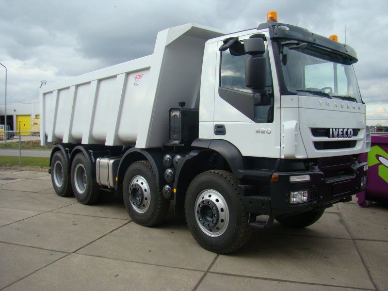 PK-Trucks-Moerdijk-Iveco-8x4-Export-1