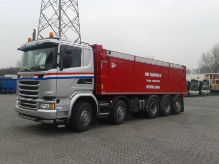 Mus-Transport-BV-Scania-10x4-met-Achterover-asfalt-kipper-1